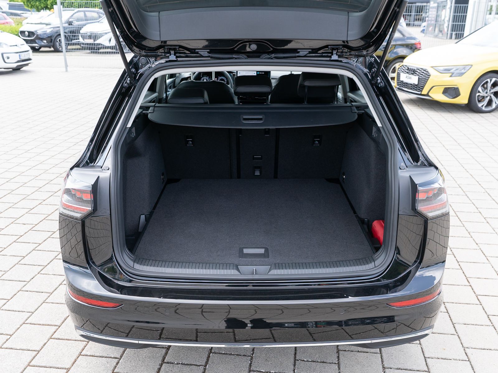 Fahrzeugabbildung Volkswagen Golf Variant Goal 2.0 TDI DSG LED Navi 360° AHK