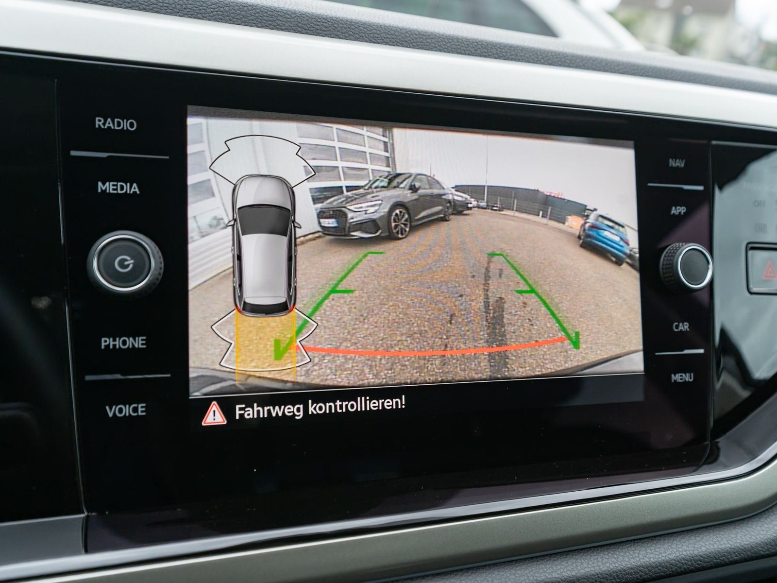 Fahrzeugabbildung Volkswagen Polo Move 1.0TSI DSG LED Navi RFK VC SHZ AHK