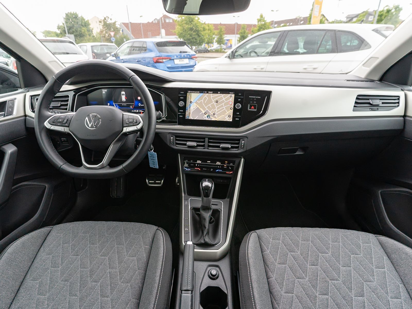 Fahrzeugabbildung Volkswagen Polo Move 1.0TSI DSG LED Navi RFK VC SHZ AHK