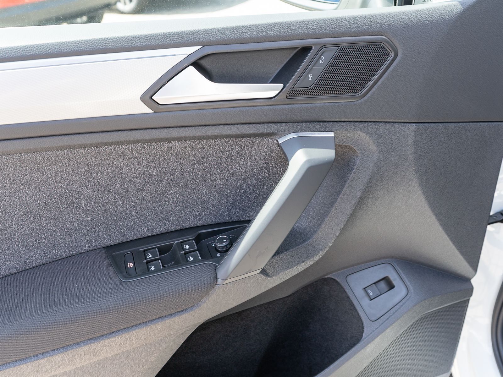 Fahrzeugabbildung Volkswagen Tiguan Move 2.0TDI DSG LED Nav RFK HUD Stdhz AHK