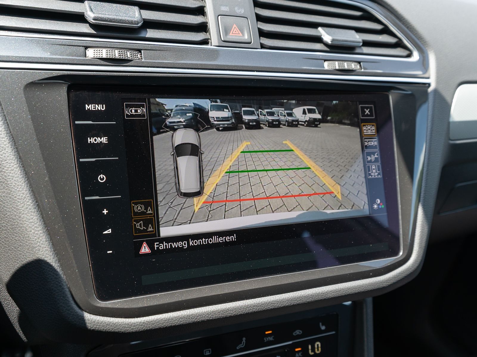Fahrzeugabbildung Volkswagen Tiguan Move 2.0TDI DSG LED Nav RFK HUD Stdhz AHK