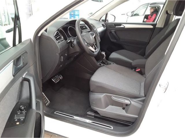 Fahrzeugabbildung Volkswagen Tiguan Move 2.0TDI DSG LED Nav RFK HUD Stdhz AHK