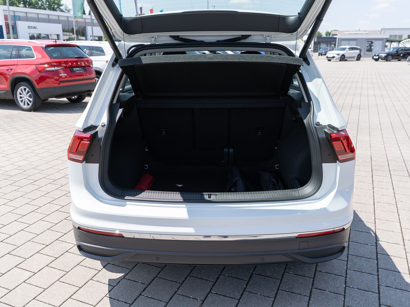 Fahrzeugabbildung Volkswagen Tiguan Move 2.0TDI DSG LED Nav RFK HUD Stdhz AHK