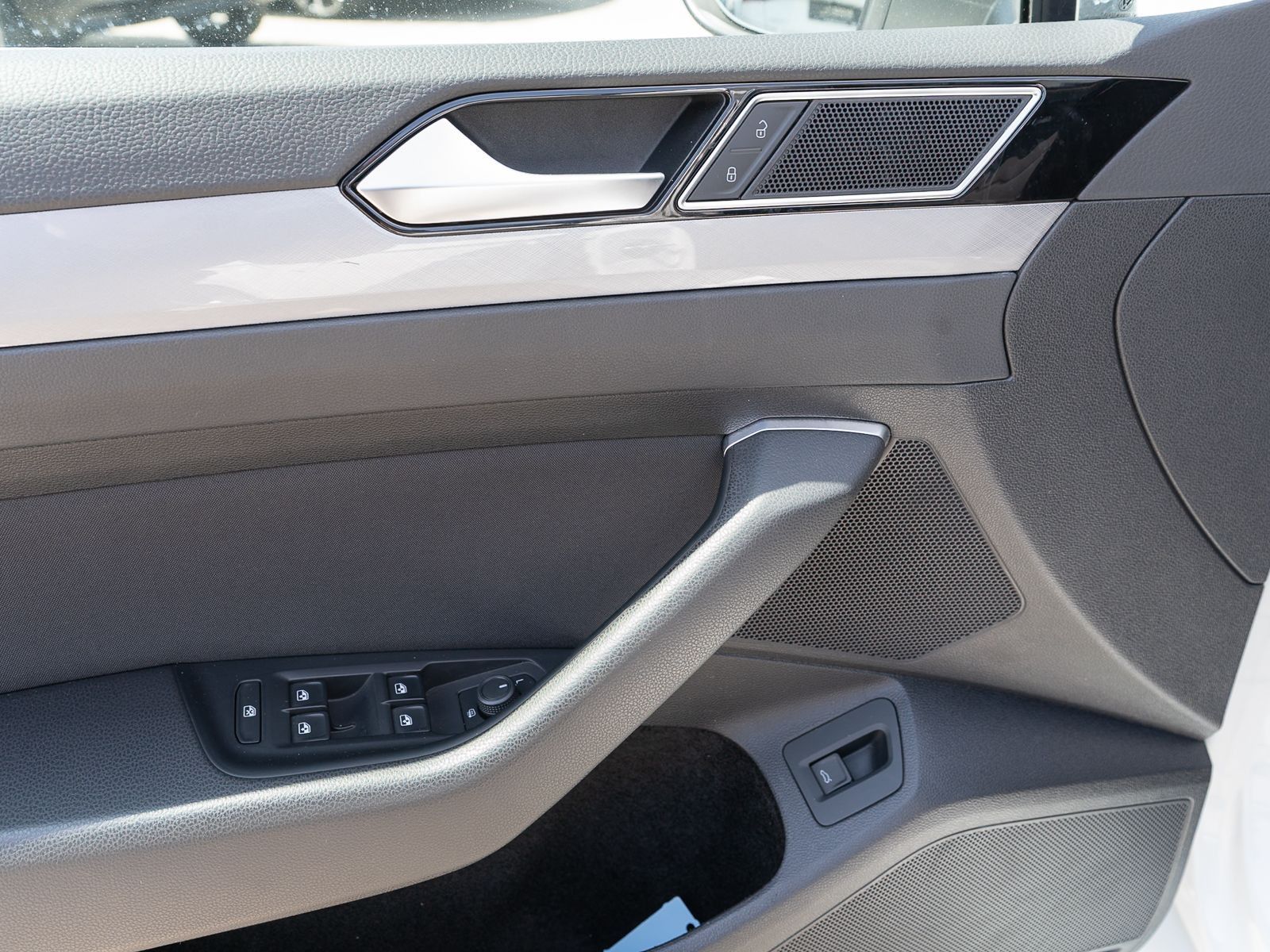 Fahrzeugabbildung Volkswagen Passat Variant Business 2.0 TDI DSG LED Pano AHK