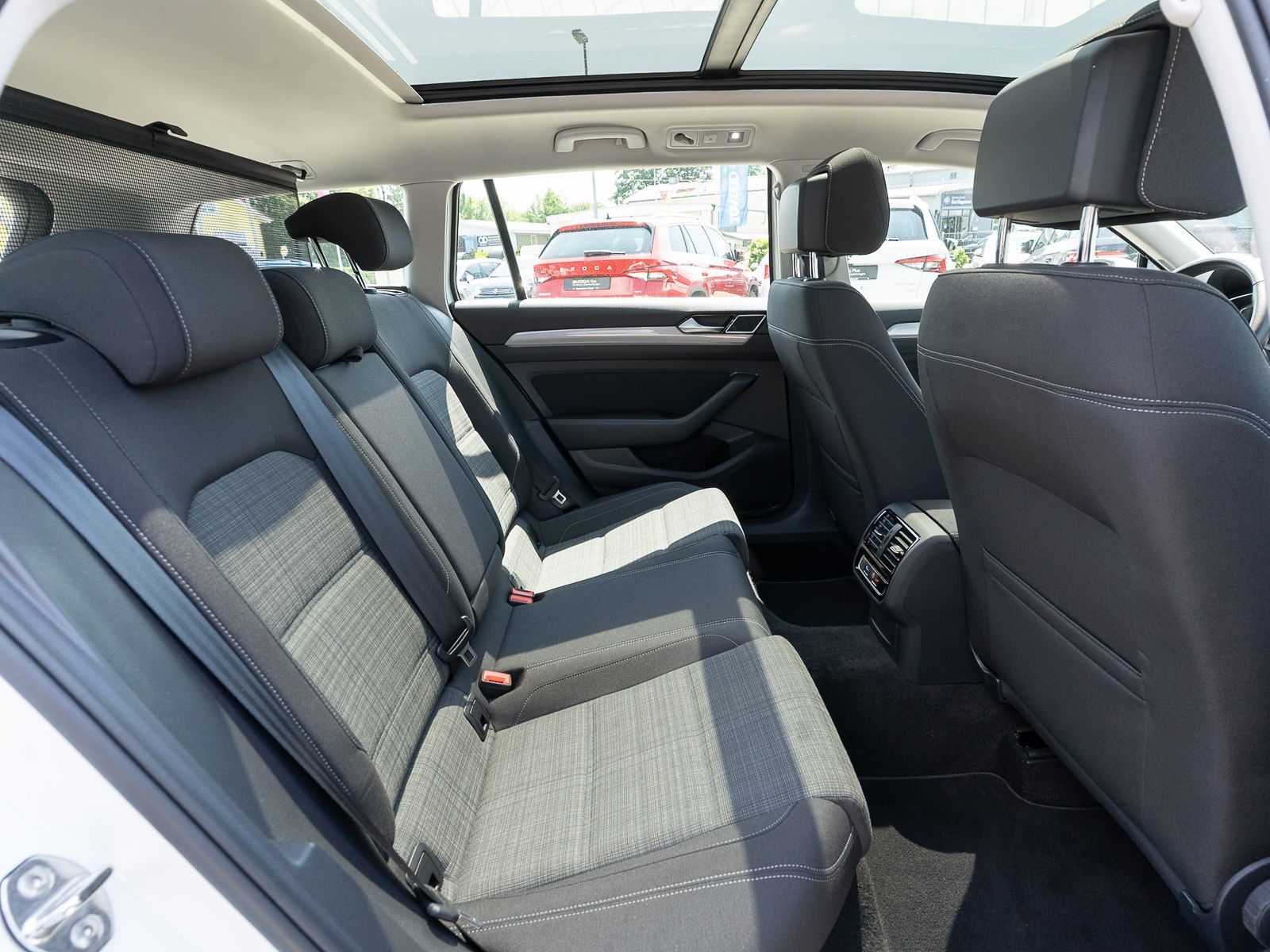 Fahrzeugabbildung Volkswagen Passat Variant Business 2.0 TDI DSG LED Pano AHK