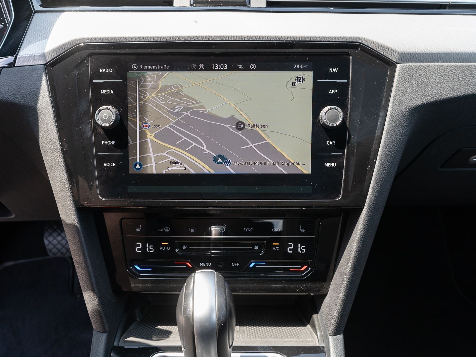 Fahrzeugabbildung Volkswagen Passat Variant Business 2.0 TDI DSG LED Pano AHK