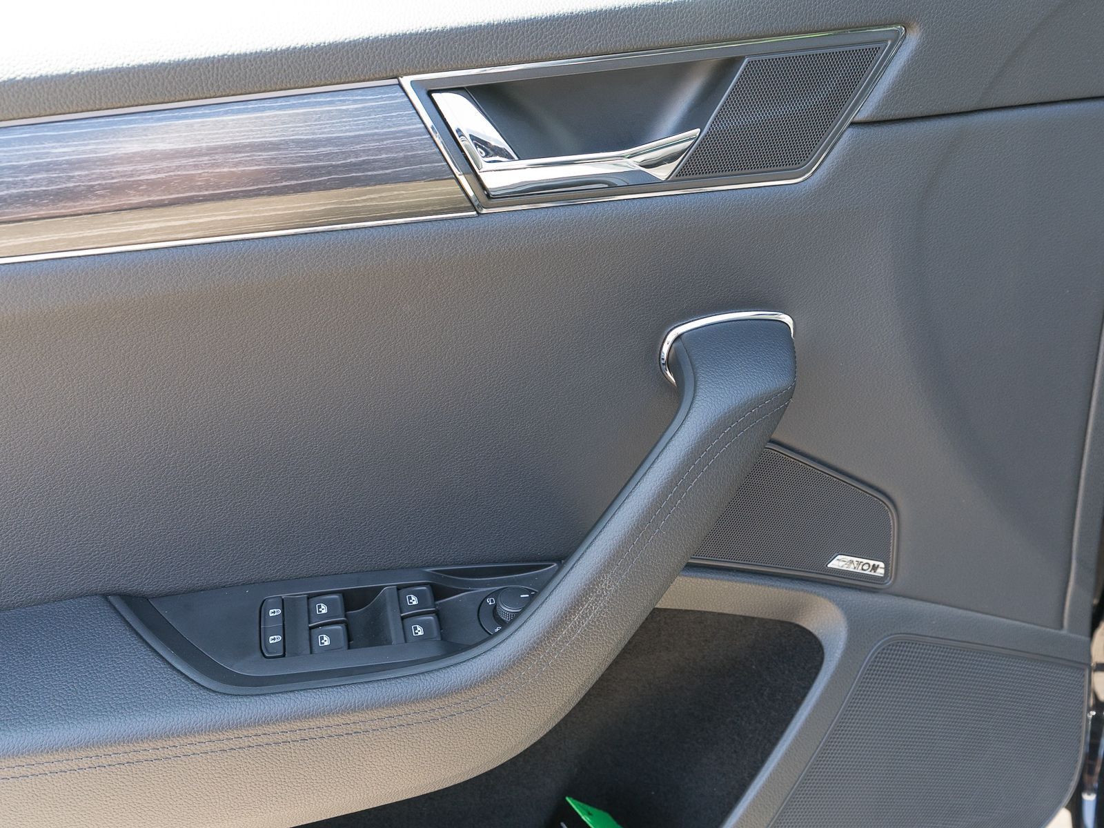 Fahrzeugabbildung SKODA Superb Combi PremiumEdition 2.0TDI DSG LEDER AHK