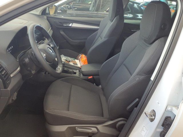 Fahrzeugabbildung SKODA Karoq Selection 1,5 TSI DSG LED Navi RFK ACC SHZ