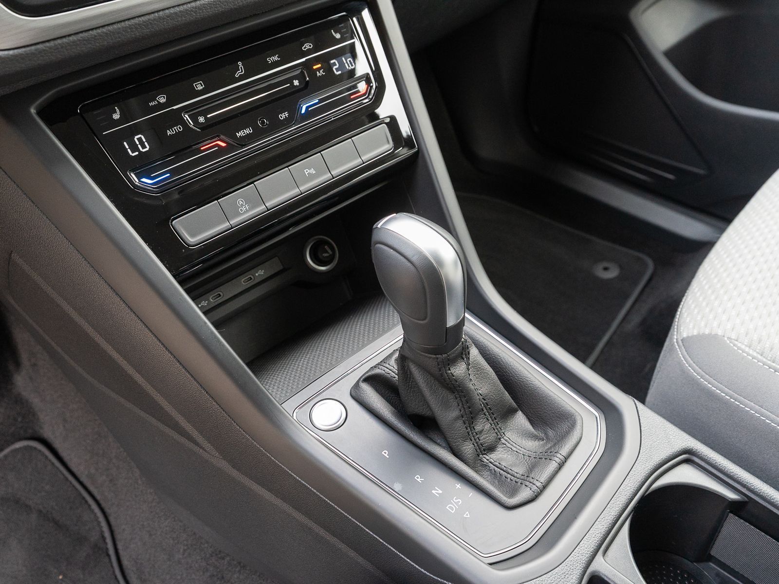Fahrzeugabbildung Volkswagen Touran Comfortline 1.5 TSI DSG Navi RFK 7-S AHK