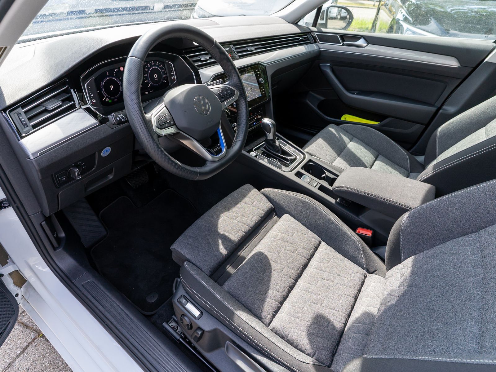 Fahrzeugabbildung Volkswagen Passat Variant GTE 1.4TSI eHybrid DSG RFK AHK VC