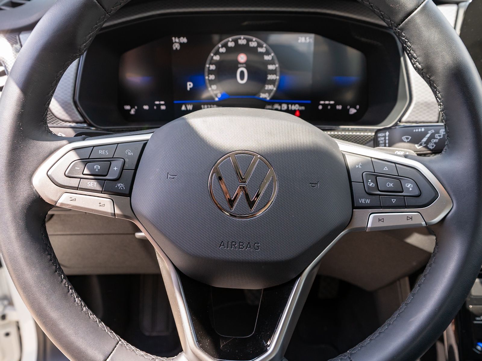 Fahrzeugabbildung Volkswagen T-Cross Life 1.5 TSI DSG LED Navi ACC PDC SHZ VC
