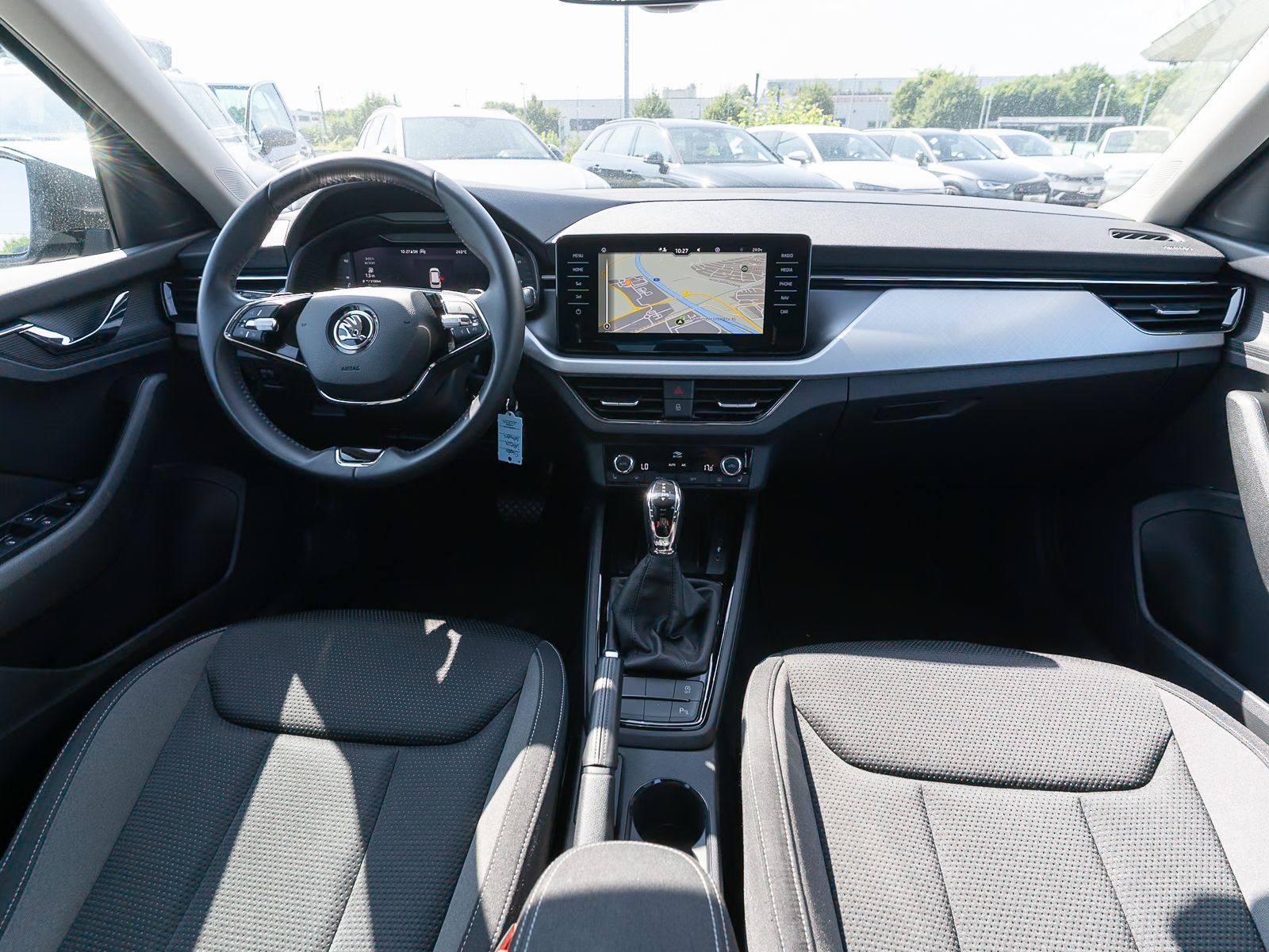 Fahrzeugabbildung SKODA Kamiq Tour 1,0 TSI DSG LED Nav PDC SHZ VC AHK