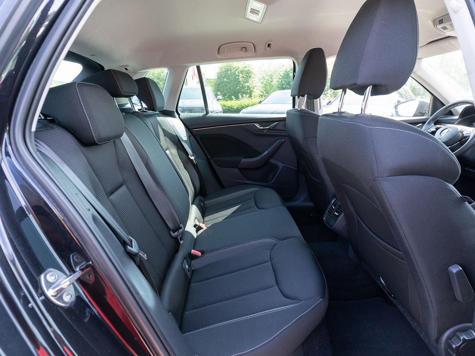 Fahrzeugabbildung SKODA Kamiq Tour 1,0 TSI DSG LED Nav PDC SHZ VC AHK