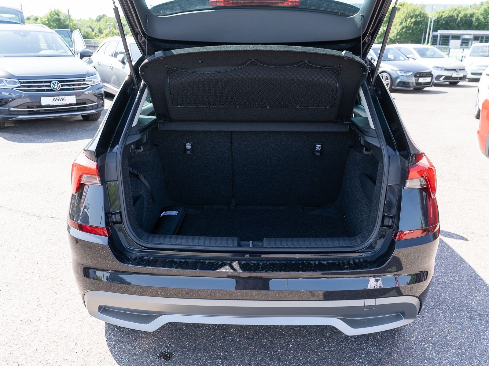 Fahrzeugabbildung SKODA Kamiq Tour 1,0 TSI DSG LED Nav PDC SHZ VC AHK