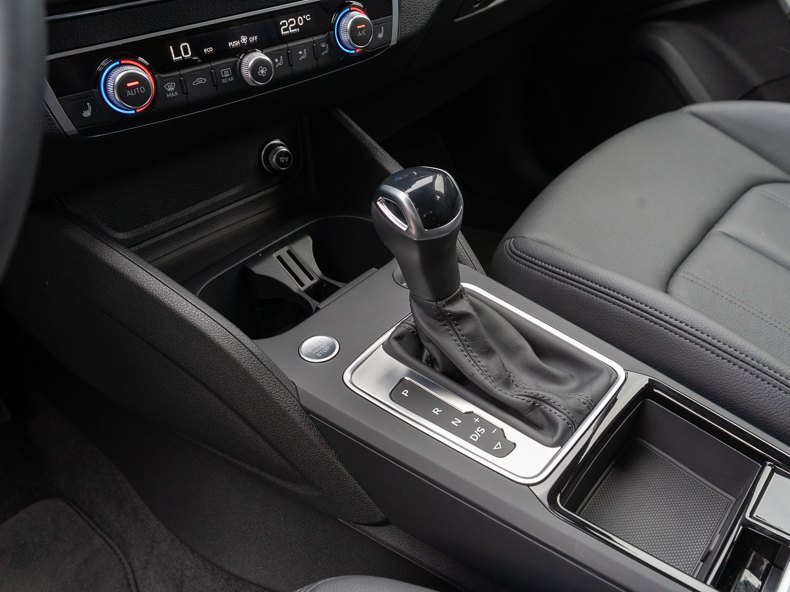 Fahrzeugabbildung Audi Q2 Advanced 35TFSI Stronic LED Nav RFK ACC LEDER