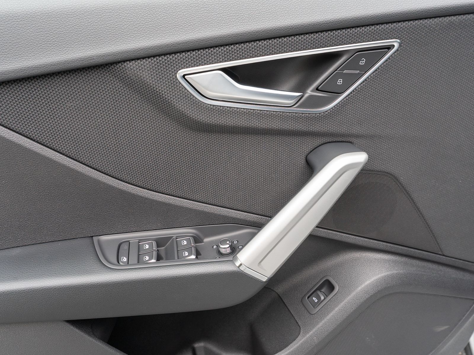 Fahrzeugabbildung Audi Q2 Advanced 35TFSI Stronic LED Nav RFK ACC LEDER