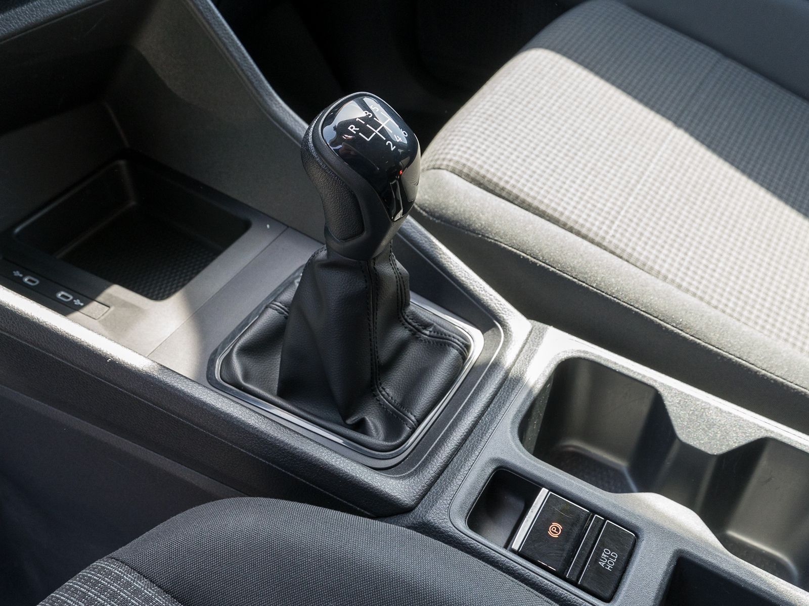 Fahrzeugabbildung Volkswagen Caddy 2.0 TDI NAVi SHZ PDC Anhängerkupplung
