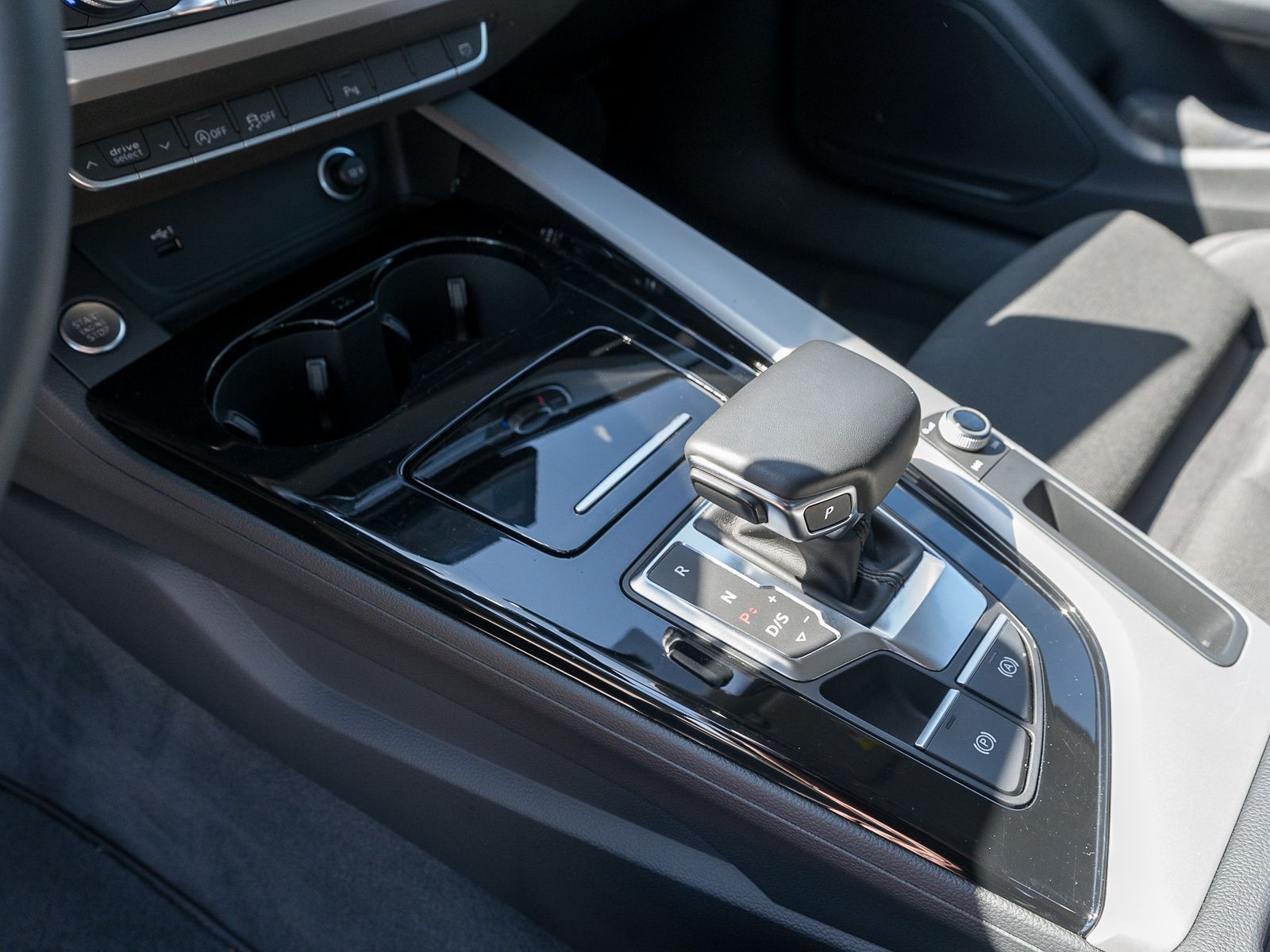Fahrzeugabbildung Audi A4 Avant advanced 40TDI Stronic LED Navi RFK ACC