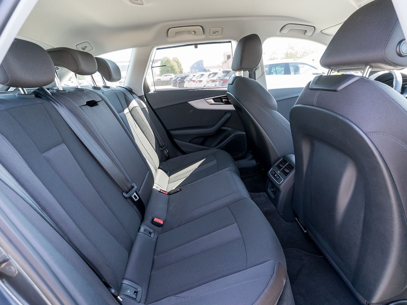 Fahrzeugabbildung Audi A4 Avant advanced 40TDI Stronic LED Navi RFK ACC
