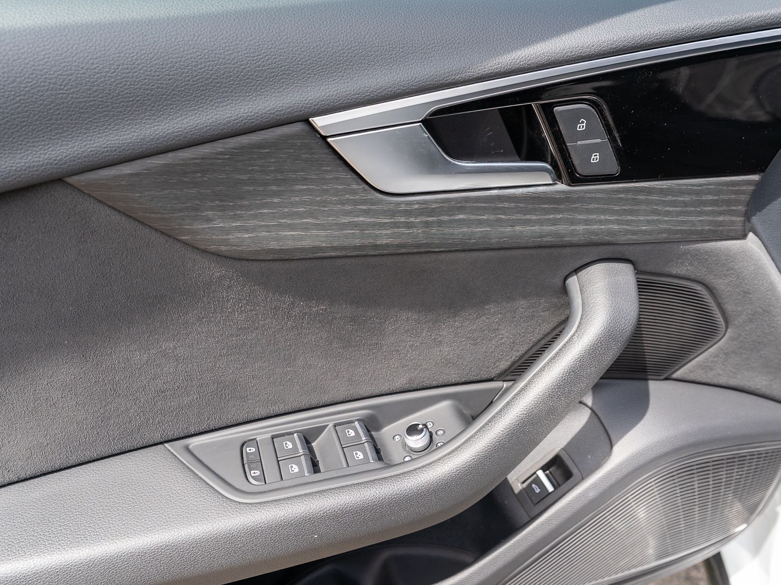 Fahrzeugabbildung Audi A4 Avant S line Competition 40TDI Stronic B&O VC