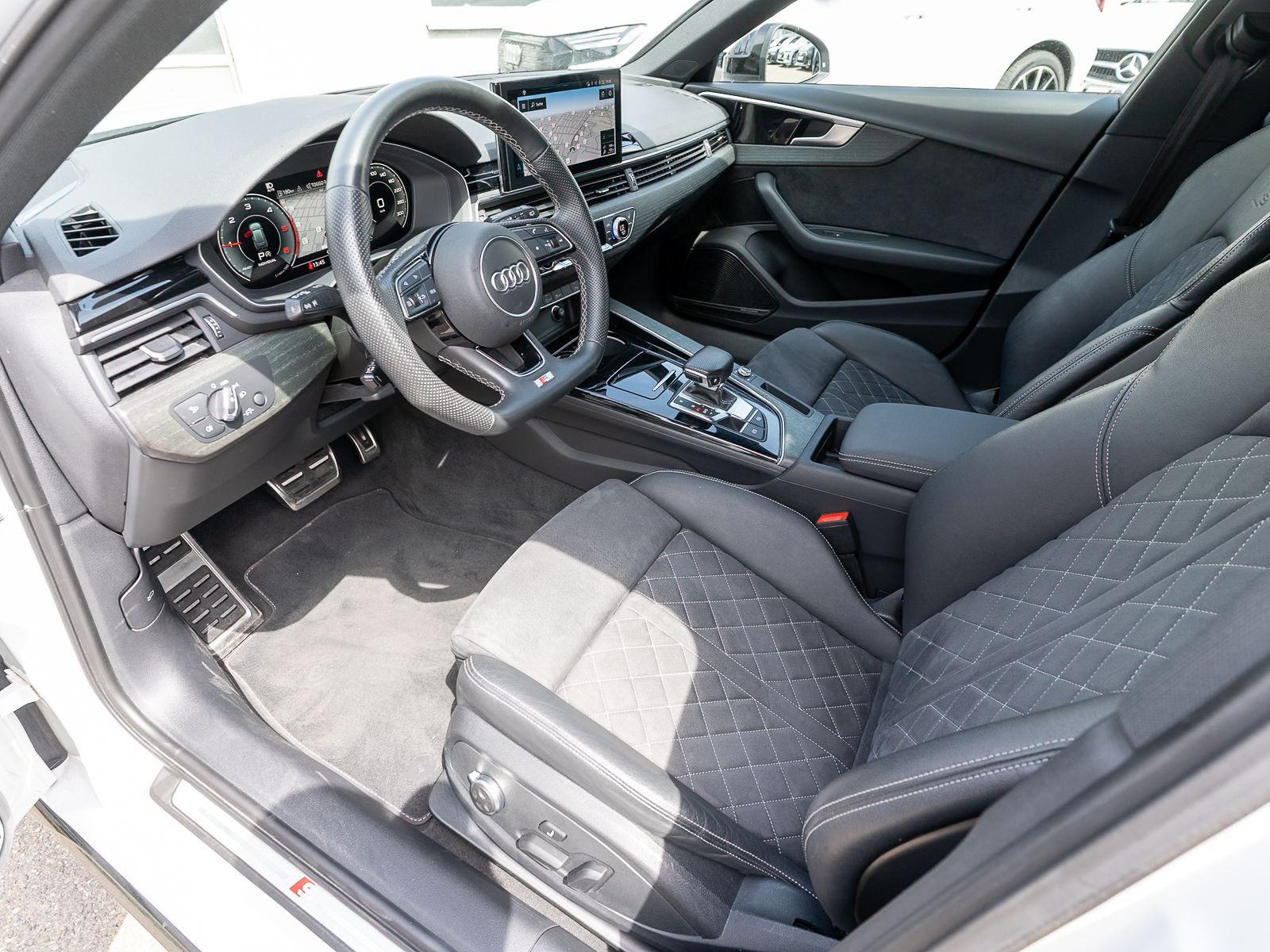 Fahrzeugabbildung Audi A4 Avant S line Competition 40TDI Stronic B&O VC