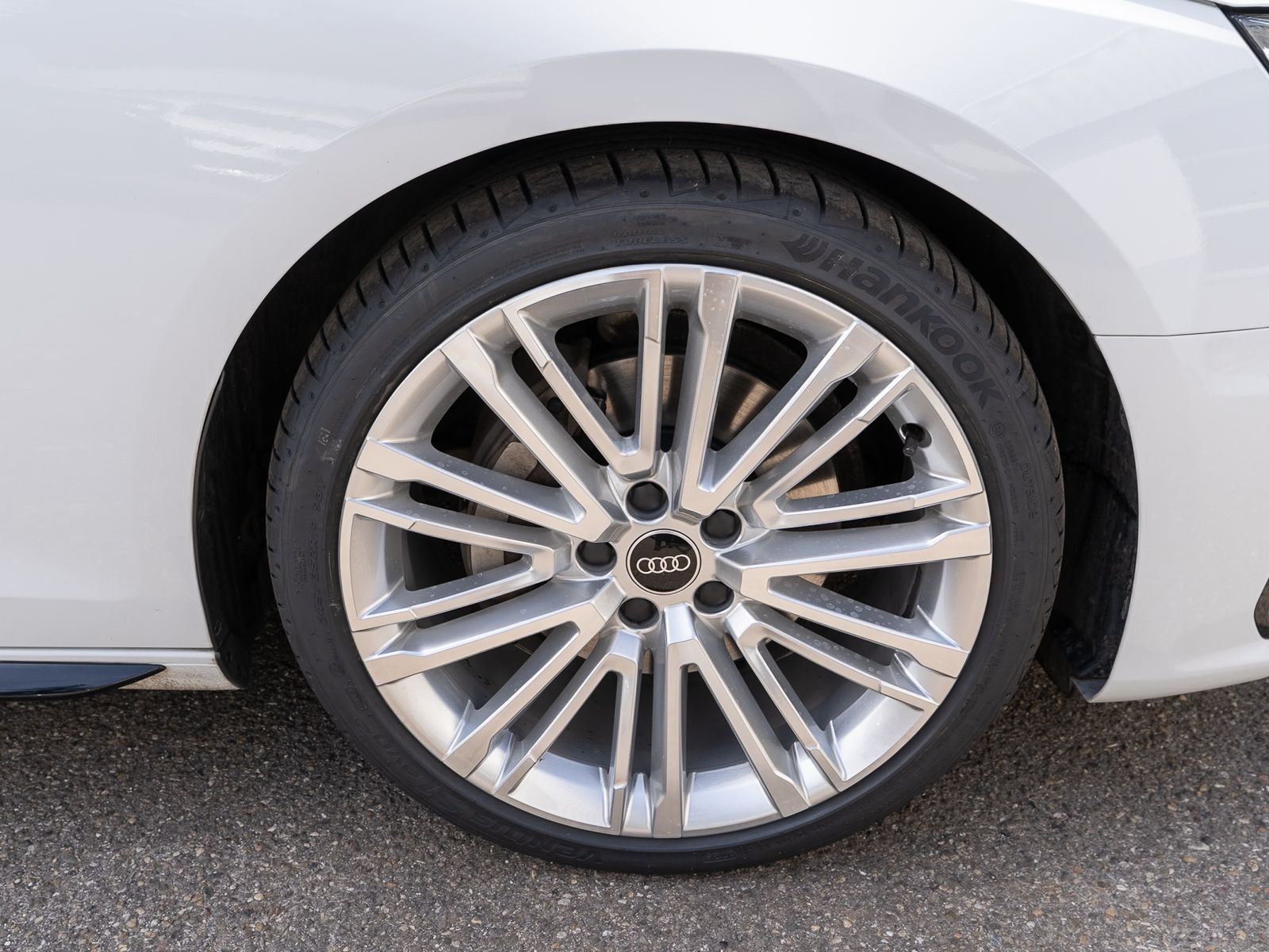 Fahrzeugabbildung Audi A4 Avant S line Competition 40TDI Stronic B&O VC