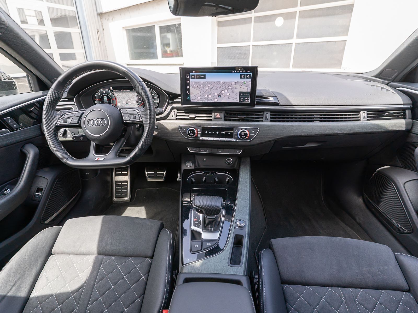 Fahrzeugabbildung Audi A4 Avant S line Competition 40TDI Stronic B&O VC