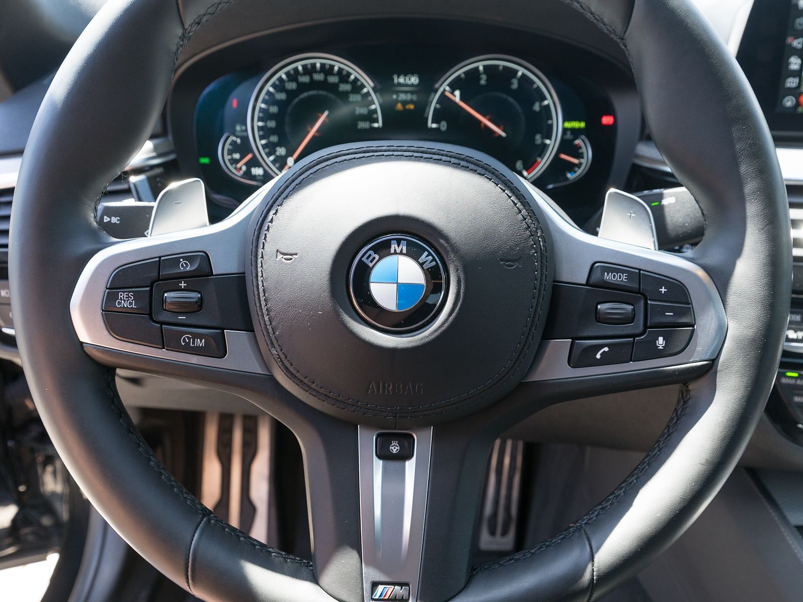 Fahrzeugabbildung BMW 520d M Sport LED Navi Pano PDC LEDER HUD