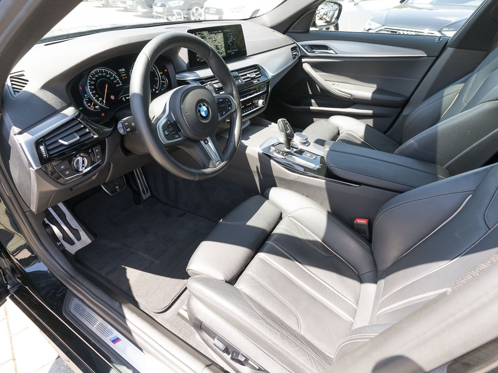 Fahrzeugabbildung BMW 520d M Sport LED Navi Pano PDC LEDER HUD