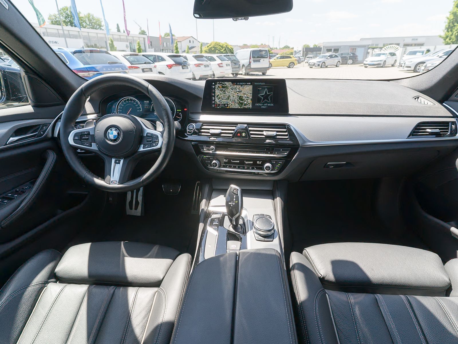 Fahrzeugabbildung BMW 520d M Sport LED Navi Pano PDC LEDER HUD