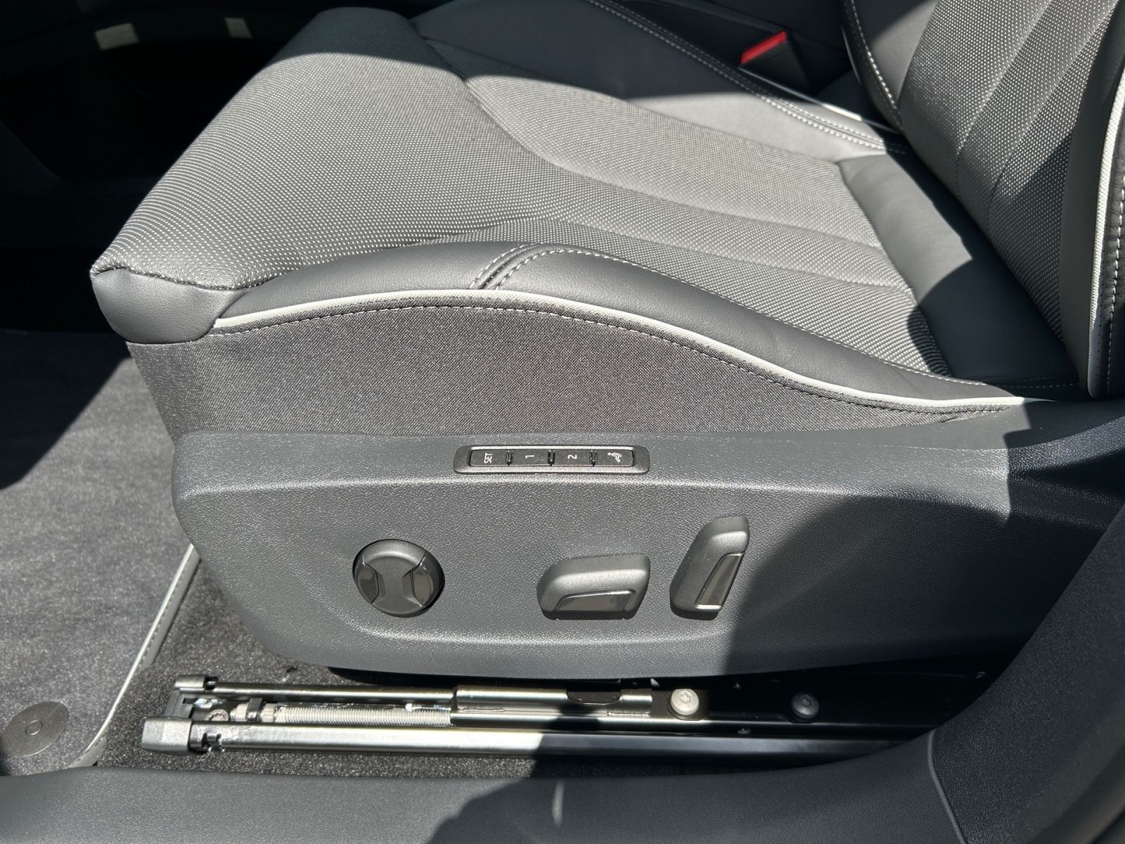 Fahrzeugabbildung SKODA Enyaq RS 340PS 4x4 21" 360° Head-Up ACC SHZ AHK