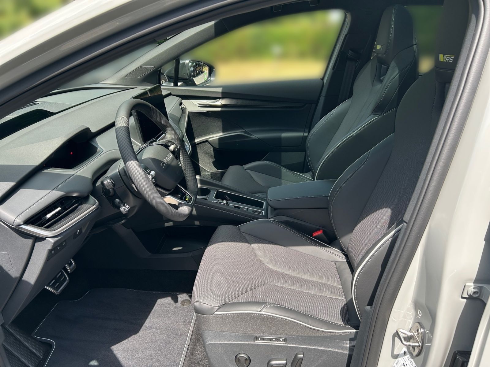Fahrzeugabbildung SKODA Enyaq RS 340PS 4x4 21" 360° Head-Up ACC SHZ AHK