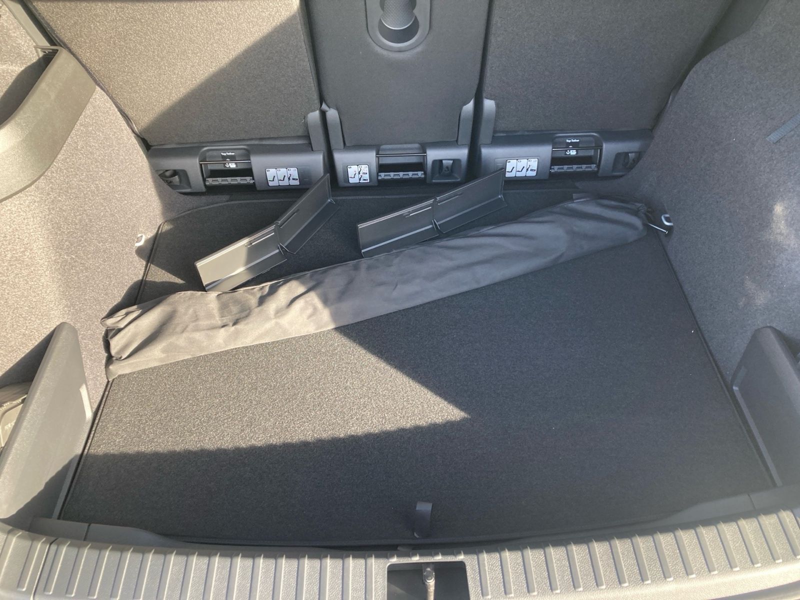 Fahrzeugabbildung SKODA Karoq Tour 1,5TSI 150PS DSG ACC Varioflex Kamera