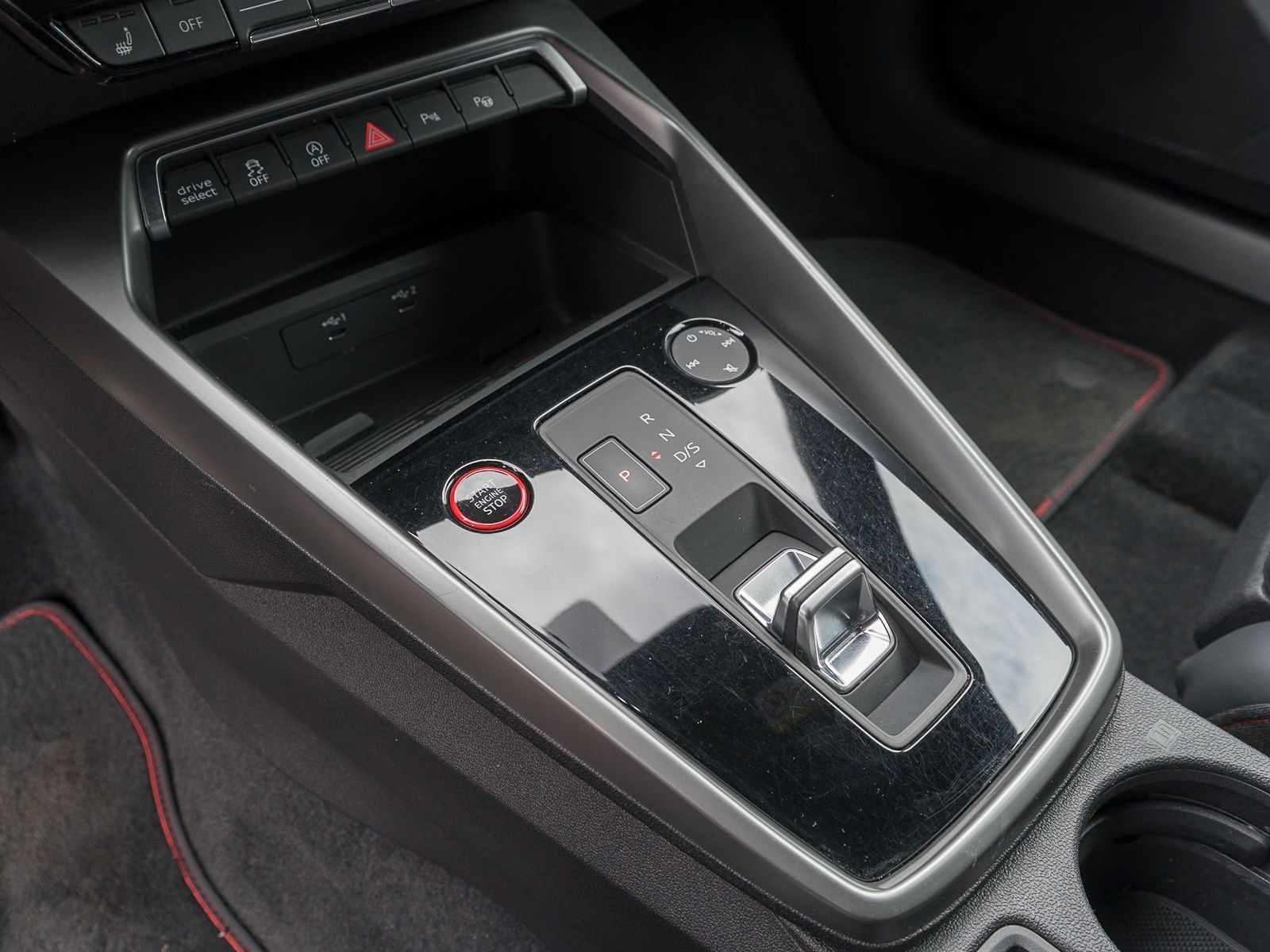 Fahrzeugabbildung Audi S3 Sportback 2.0TFSI quattro Stron RFK LEDER B&O