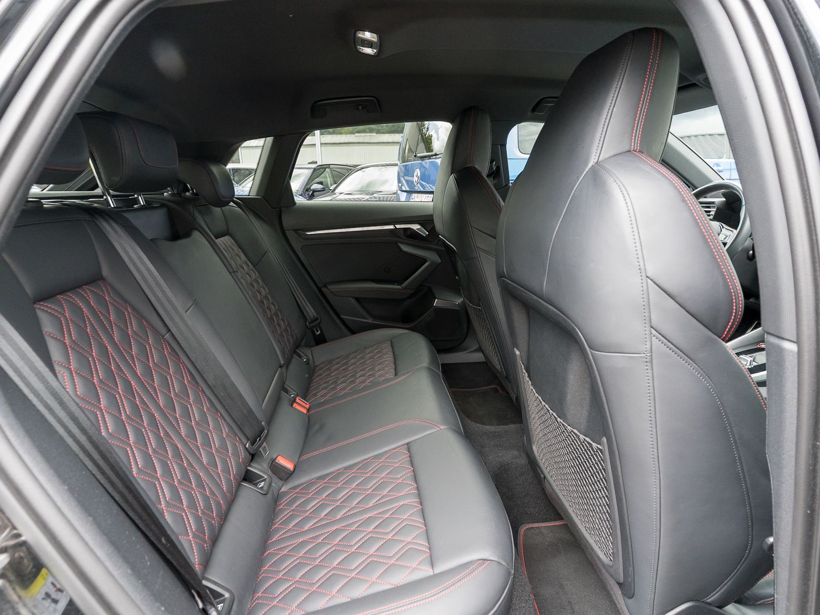 Fahrzeugabbildung Audi S3 Sportback 2.0TFSI quattro Stron RFK LEDER B&O