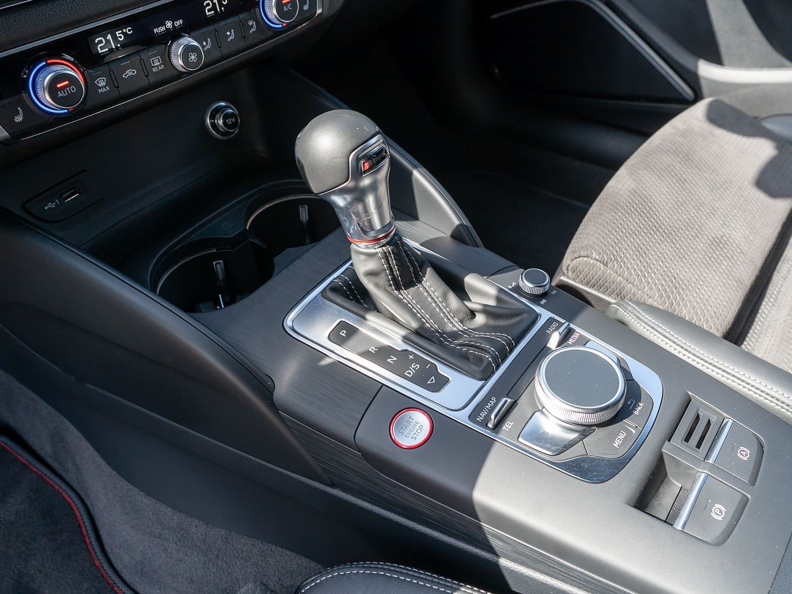 Fahrzeugabbildung Audi S3 Sportback 2.0TFSI quattro Stronic LED RFK B&O
