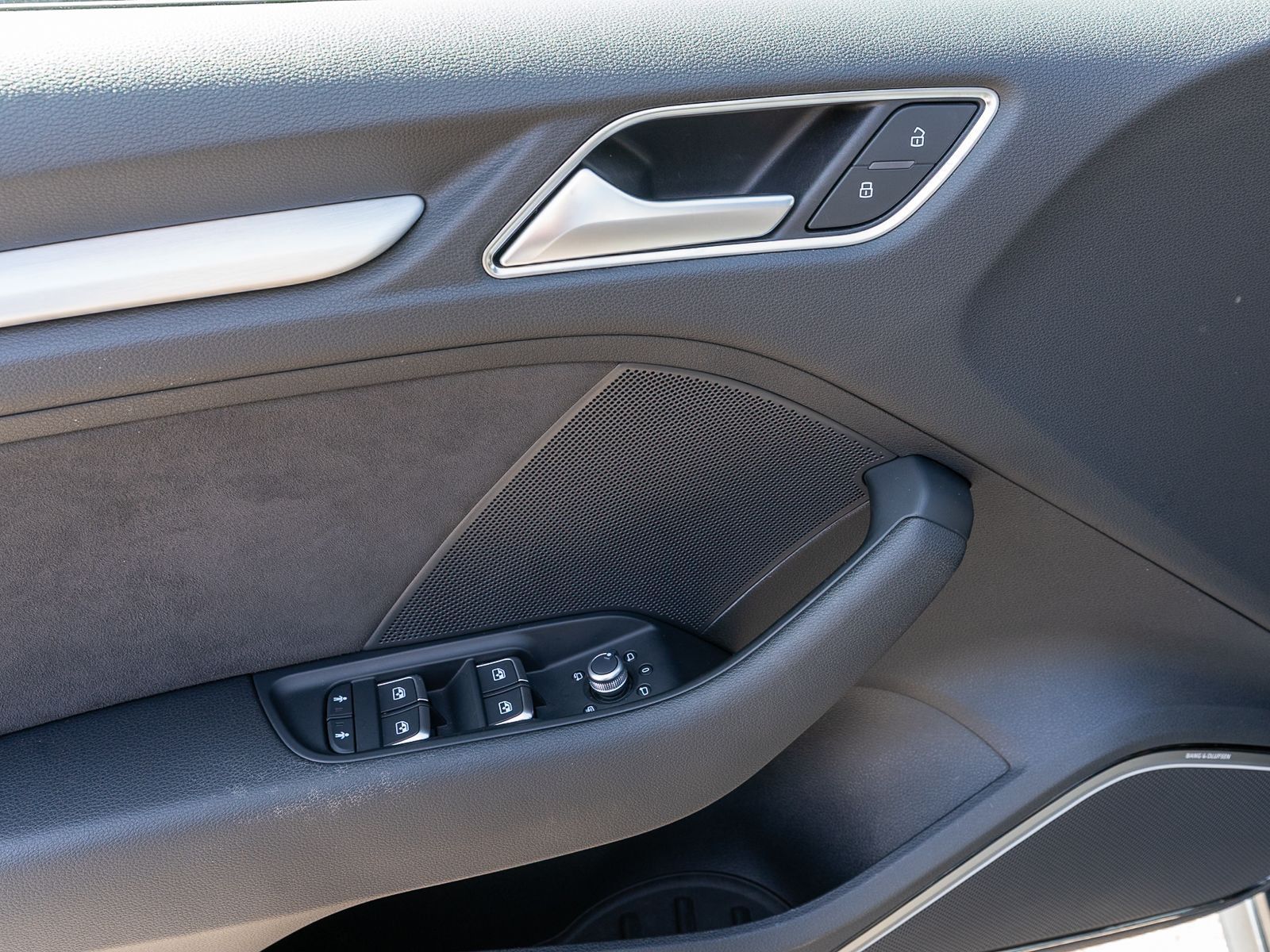 Fahrzeugabbildung Audi S3 Sportback 2.0TFSI quattro Stronic LED RFK B&O
