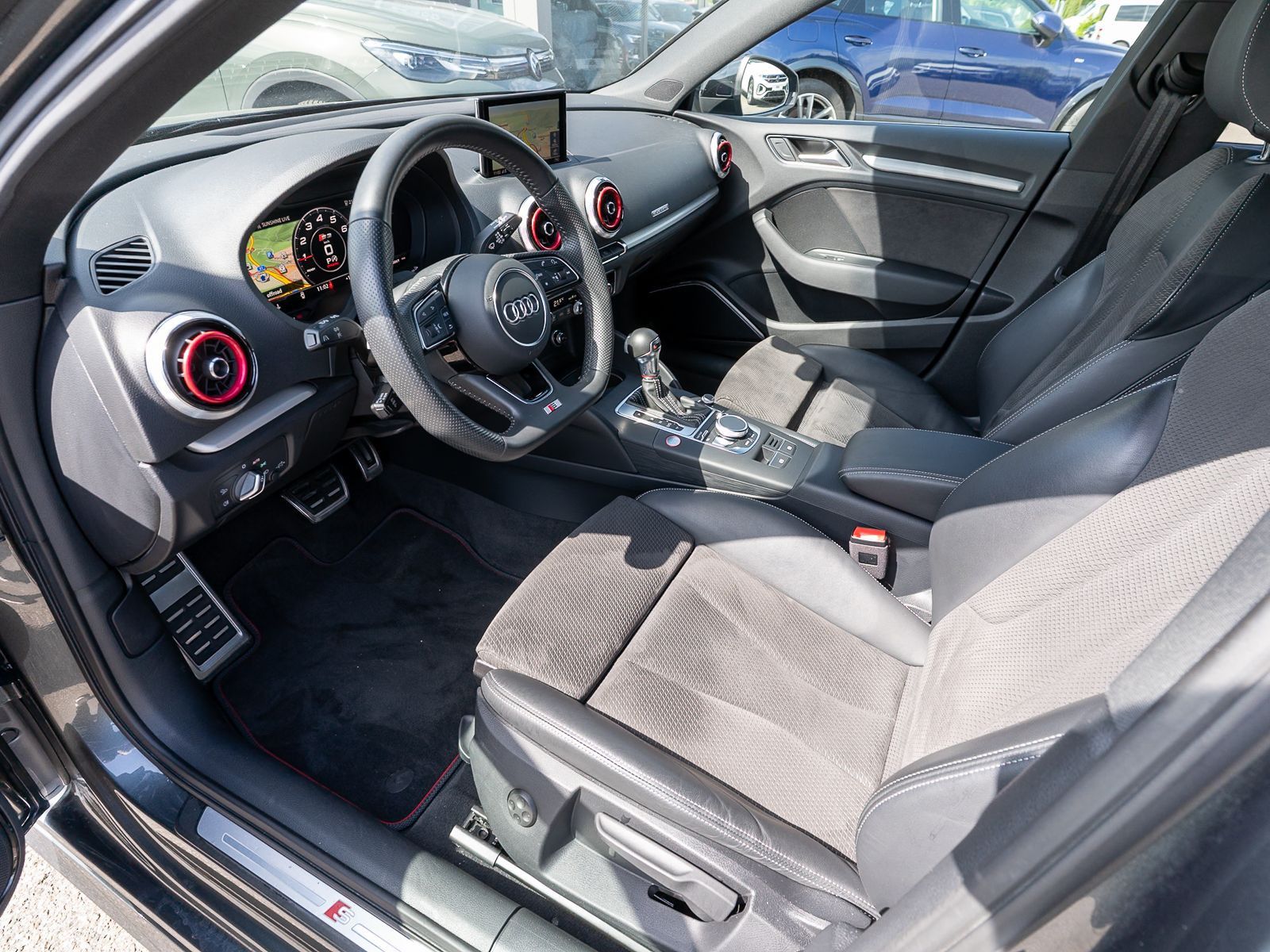 Fahrzeugabbildung Audi S3 Sportback 2.0TFSI quattro Stronic LED RFK B&O