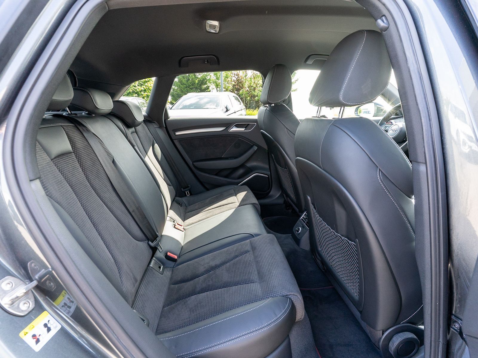 Fahrzeugabbildung Audi S3 Sportback 2.0TFSI quattro Stronic LED RFK B&O