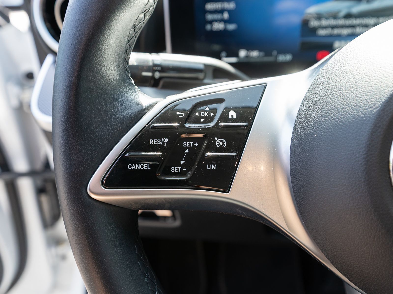 Fahrzeugabbildung Mercedes-Benz C 180 Avantgarde LED Navi RFK SHZ Tempomat