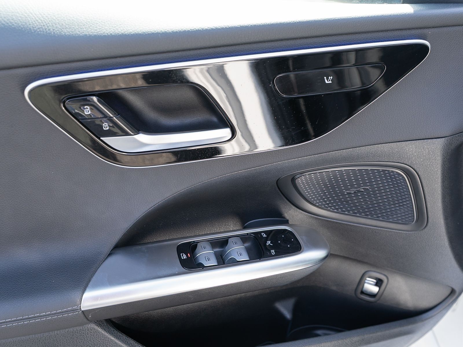 Fahrzeugabbildung Mercedes-Benz C 180 Avantgarde LED Navi RFK SHZ Tempomat