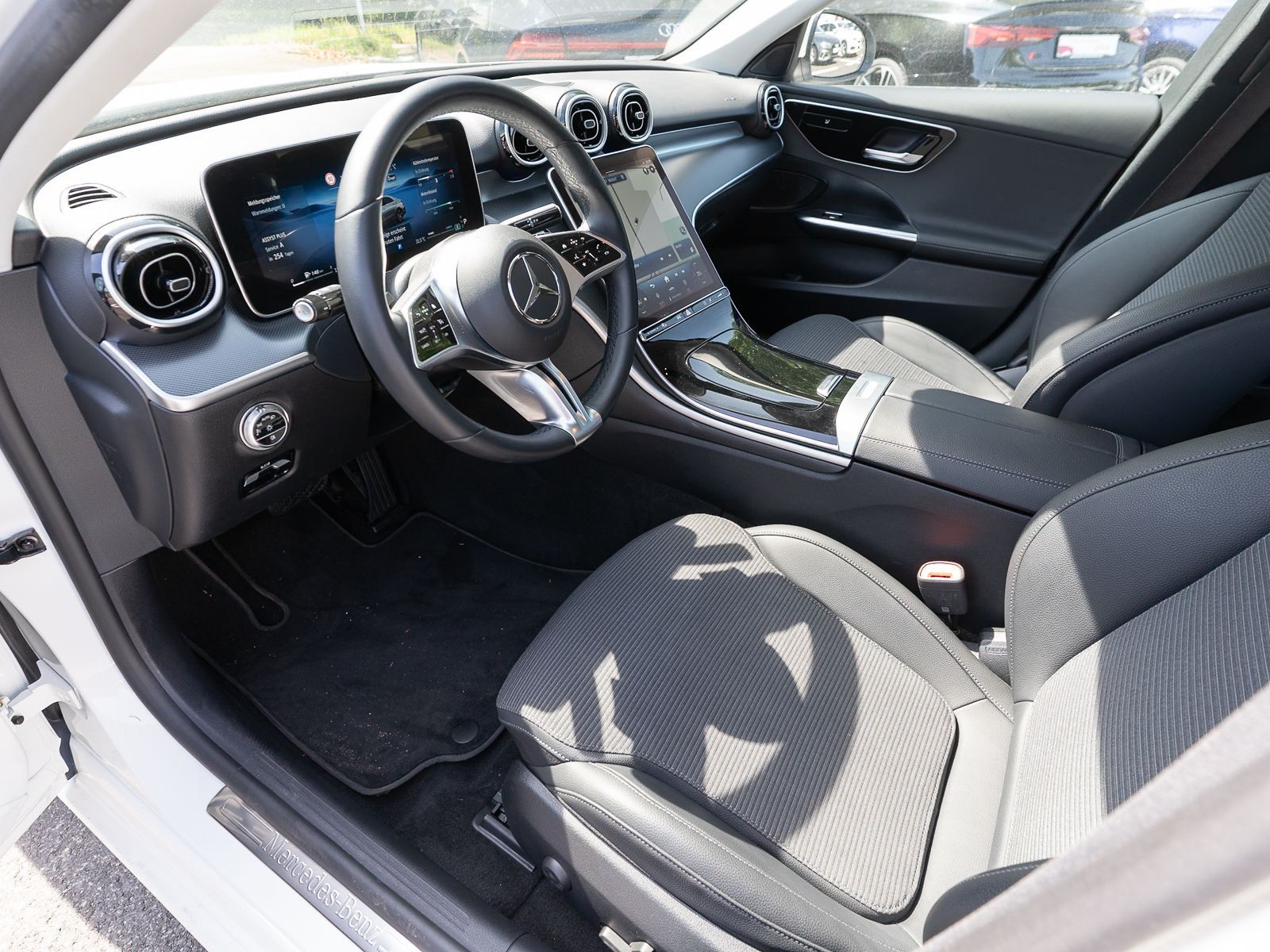Fahrzeugabbildung Mercedes-Benz C 180 Avantgarde LED Navi RFK SHZ Tempomat
