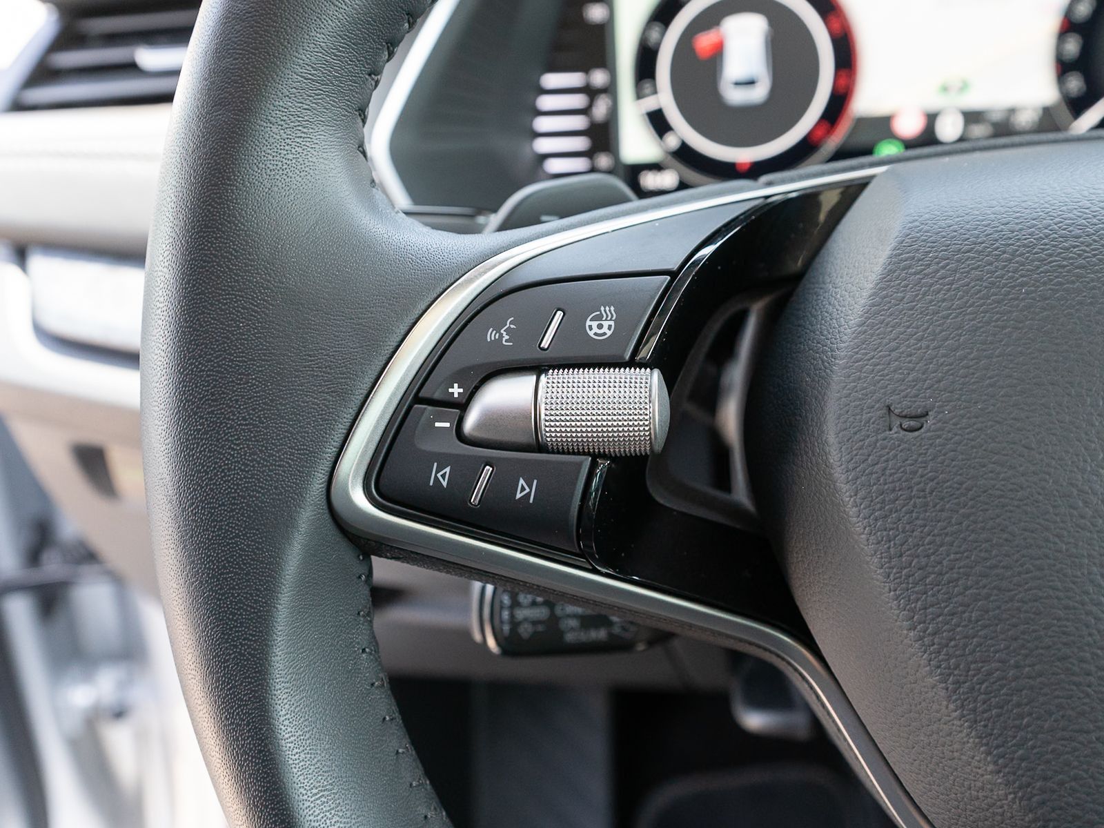 Fahrzeugabbildung SKODA Octavia Combi Selection 2,0TDI DSG Pano 360° AHK
