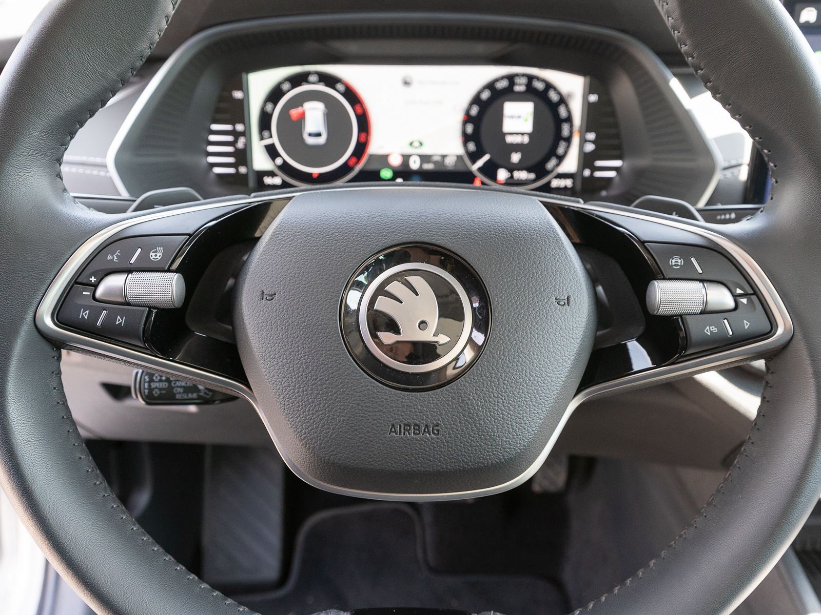 Fahrzeugabbildung SKODA Octavia Combi Selection 2,0TDI DSG Pano 360° AHK