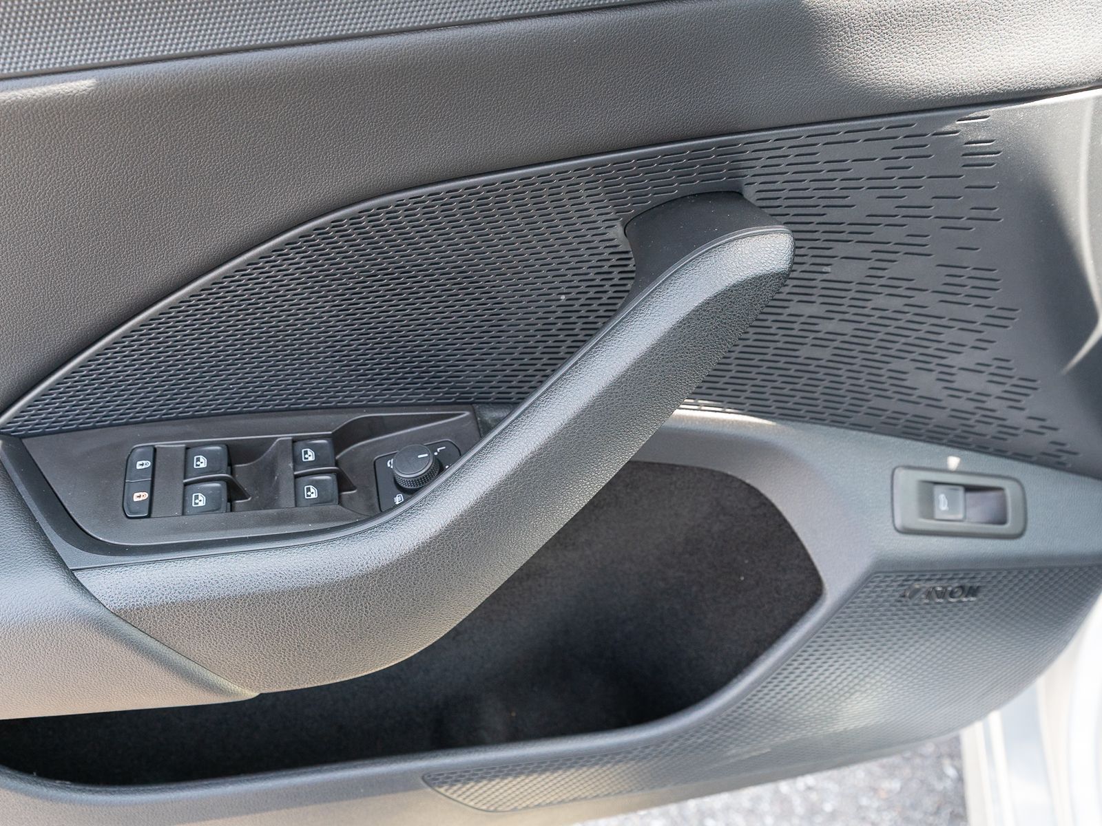 Fahrzeugabbildung SKODA Octavia Combi Selection 2,0TDI DSG Pano 360° AHK