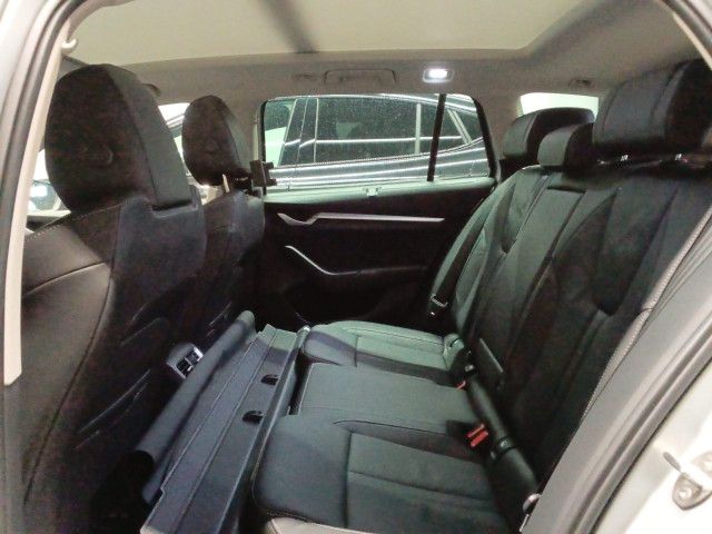 Fahrzeugabbildung SKODA Octavia Combi Selection 2,0TDI DSG Pano 360° AHK