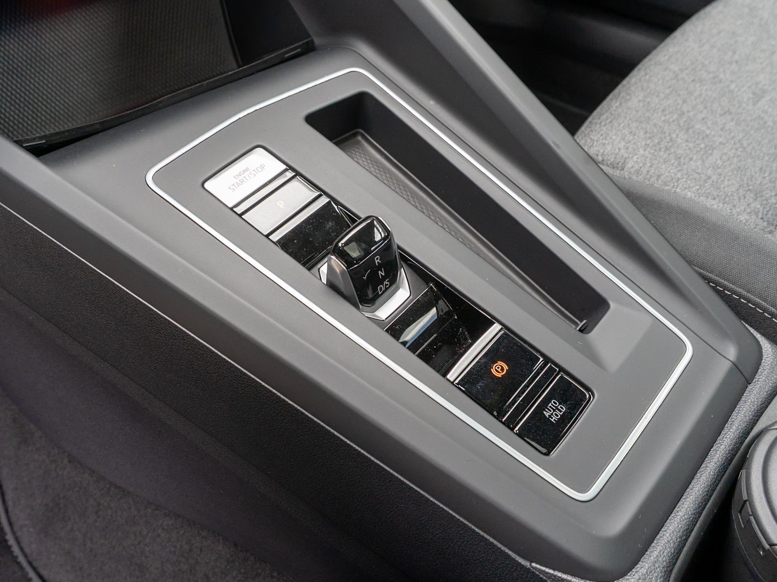 Fahrzeugabbildung Volkswagen Golf Move 2,0 TDI DSG Navi LED ACC Pano HUD AHK