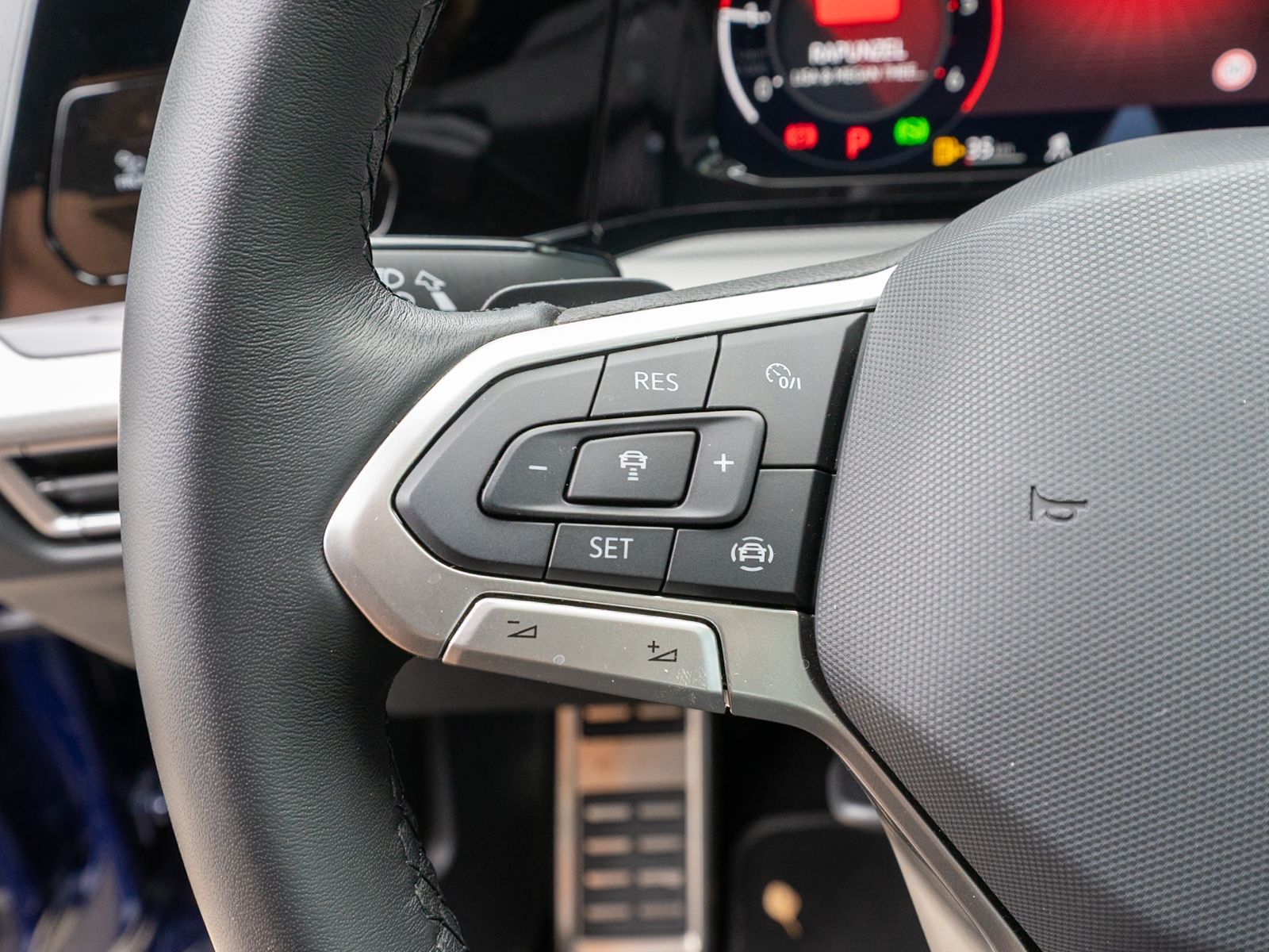 Fahrzeugabbildung Volkswagen Golf Move 2,0 TDI DSG Navi LED ACC Pano HUD AHK