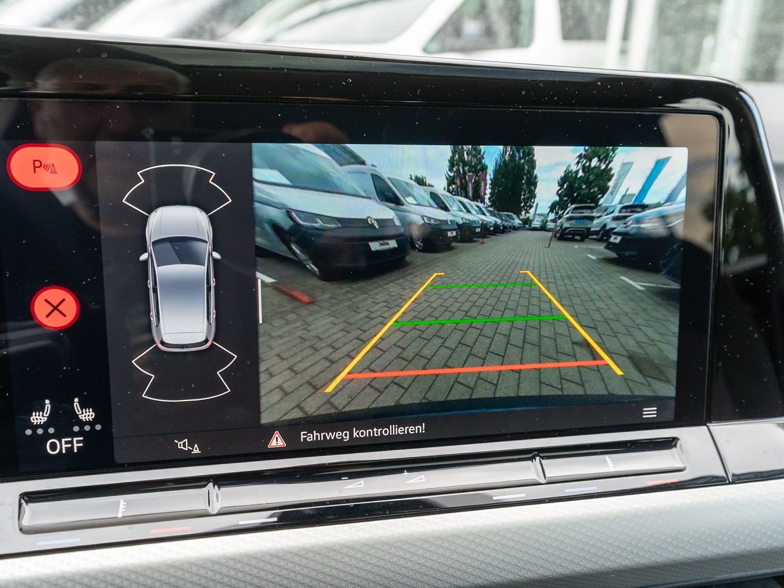 Fahrzeugabbildung Volkswagen Golf Move 2,0 TDI DSG Navi LED ACC Pano HUD AHK