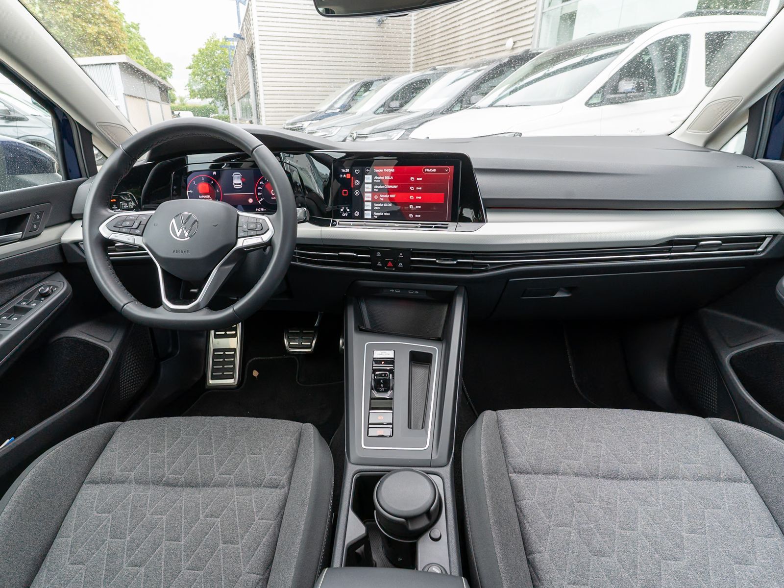 Fahrzeugabbildung Volkswagen Golf Move 2,0 TDI DSG Navi LED ACC Pano HUD AHK